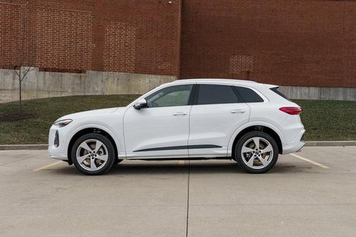 2025 Audi Q5 Premium Plus TFSI quattro S tronic