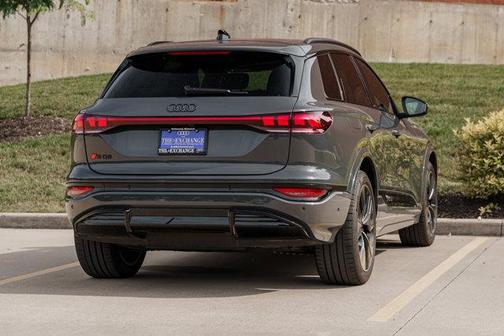 2025 Audi SQ6 e-tron Prestige quattro