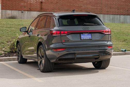 2025 Audi SQ6 e-tron Prestige quattro