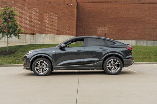 Manhattan Gray Metallic 2027 Audi Q6 e-tron Sportback Premium Plus