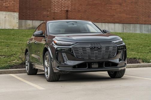 Manhattan Gray Metallic 2027 Audi Q6 e-tron Sportback Premium Plus