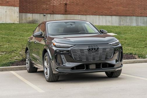 Manhattan Gray Metallic 2027 Audi Q6 e-tron Sportback Premium Plus