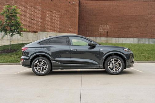Manhattan Gray Metallic 2027 Audi Q6 e-tron Sportback Premium Plus