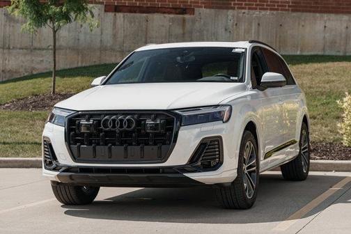 2025 Audi Q7 45 Premium Plus