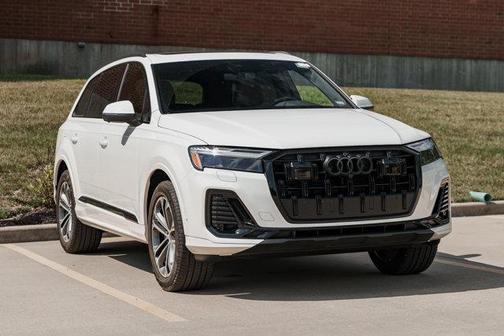 2025 Audi Q7 45 Premium Plus