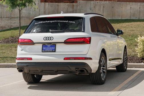 2025 Audi Q7 45 Premium Plus