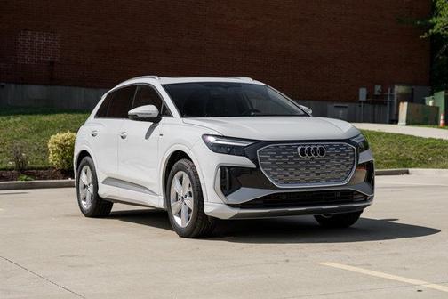 2024 Audi Q4 e-tron Premium Plus