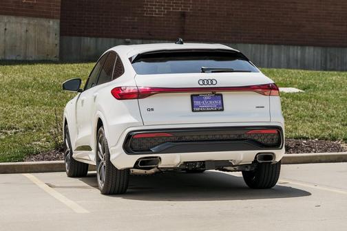 GLACIER WHITE 2026 Audi Q5 Sportback Prestige TFSI quattro S tronic