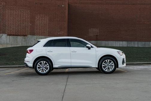 2025 Audi Q3 Premium 45 TFSI S line quattro Tiptronic