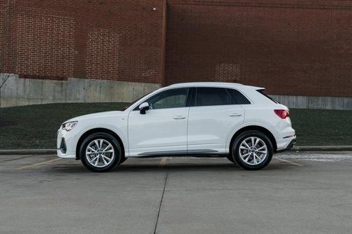 2025 Audi Q3 Premium 45 TFSI S line quattro Tiptronic