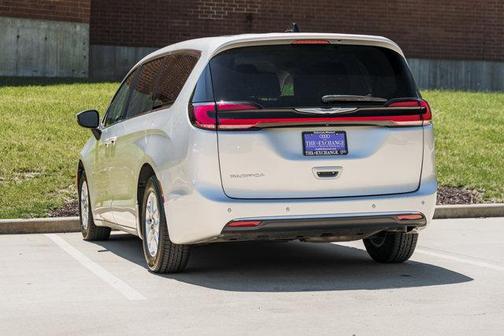 Silver Mist Clearcoat 2023 Chrysler Pacifica Touring L