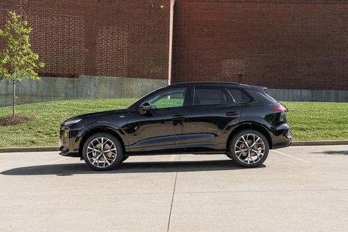 Mythos Black Metallic 2026 Audi Q3 TFSI quattro S tronic