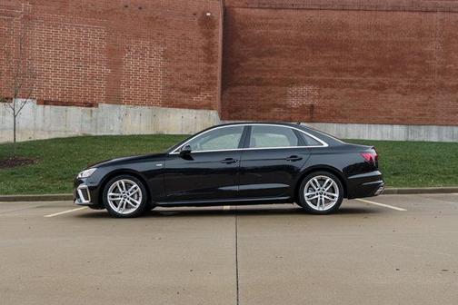 2023 Audi A4 45 S line Premium Plus