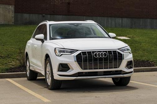 Ibis White 2023 Audi Q3 Premium 40 TFSI quattro Tiptronic