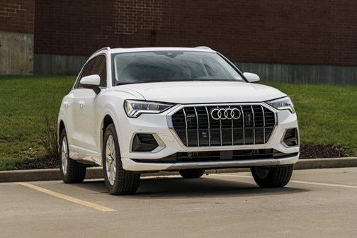 Ibis White 2023 Audi Q3 Premium 40 TFSI quattro Tiptronic
