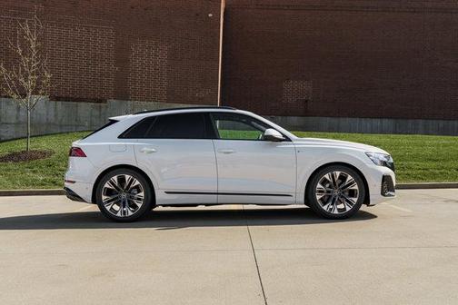 Glacier White Metallic 2026 Audi Q8 55 Premium Plus
