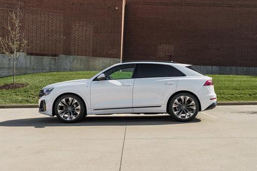 Glacier White Metallic 2026 Audi Q8 55 Premium Plus