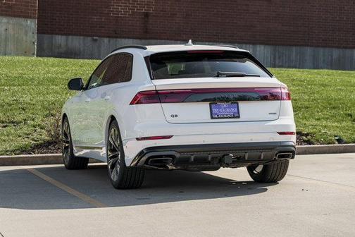 Glacier White Metallic 2026 Audi Q8 55 Premium Plus