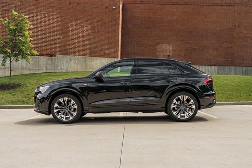 Mythos Black Metallic 2025 Audi Q8 55 Prestige