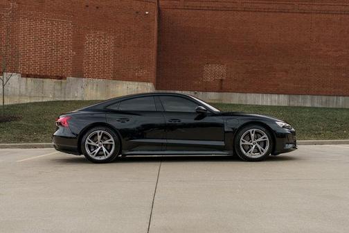 2022 Audi e-tron GT Premium Plus