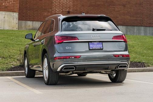 Daytona Gray Pearl Effect 2024 Audi Q5 55 S line Prestige