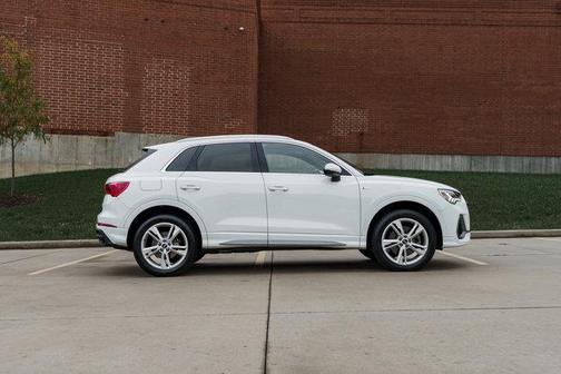 2023 Audi Q3 45 S line Premium Plus