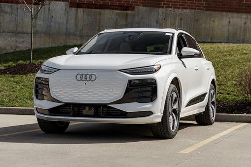 2025 Audi Q6 e-tron Premium Plus quattro