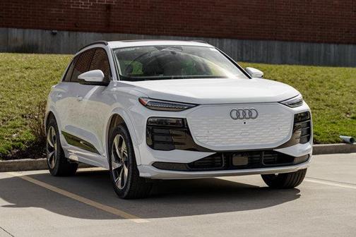 2025 Audi Q6 e-tron Premium Plus quattro