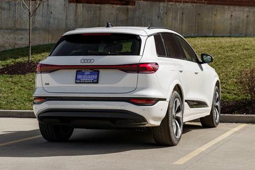 2025 Audi Q6 e-tron Premium Plus quattro