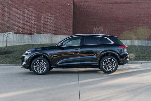 2025 Audi Q5 Premium TFSI quattro S tronic