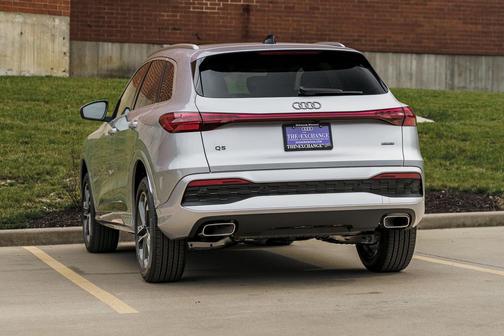 Florett Silver Metallic 2026 Audi Q5 Premium TFSI quattro S tronic