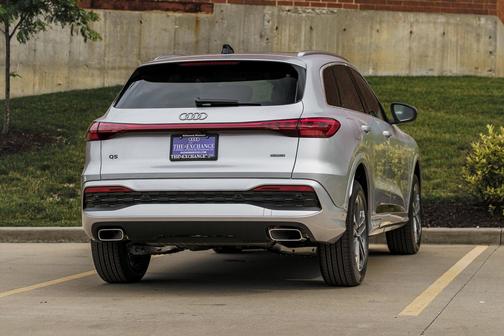 Florett Silver Metallic 2026 Audi Q5 Premium TFSI quattro S tronic