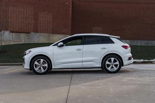 2024 Audi Q4 e-tron Premium 55 quattro