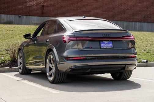 2022 Audi e-tron S Prestige