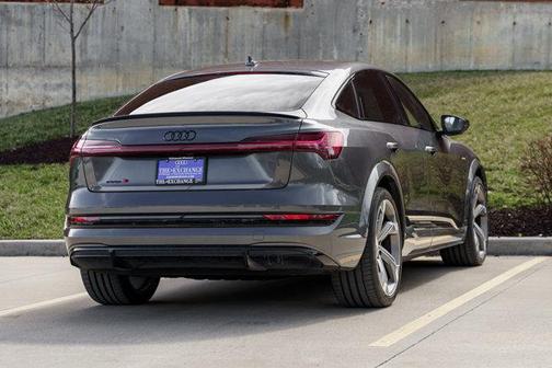 2022 Audi e-tron S Prestige