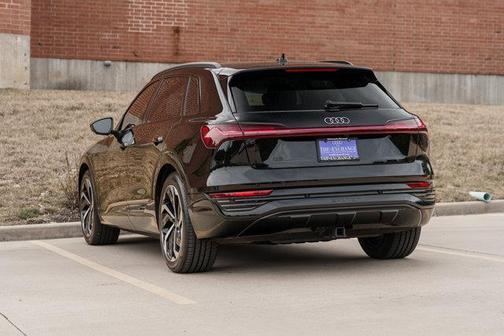 2024 Audi Q8 e-tron Prestige