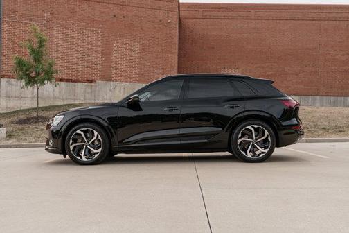 2024 Audi Q8 e-tron Prestige