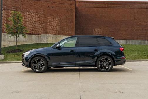 Waitomo Blue Metallic 2026 Audi Q7 55 Premium Plus