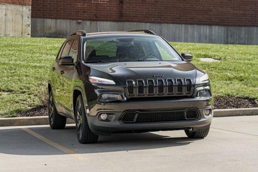 Brilliant Black Crystal Pearlcoat 2016 Jeep Cherokee Altitude