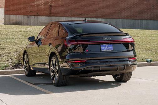 2024 Audi Q8 e-tron Prestige