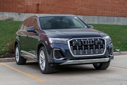 2025 Audi Q7 55 Premium Plus