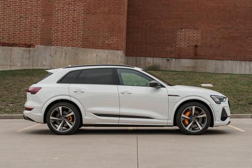 2022 Audi e-tron S Premium Plus