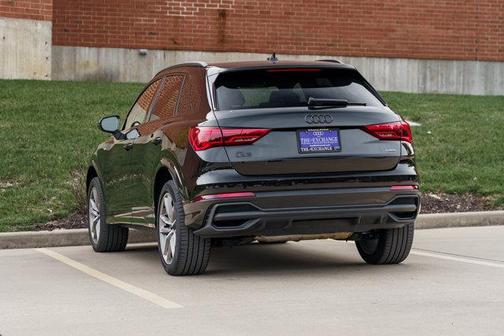 2025 Audi Q3 Premium 45 TFSI S line quattro Tiptronic