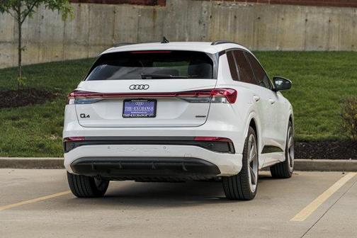 Glacier White Metallic 2025 Audi Q4 e-tron Premium Plus 55 quattro