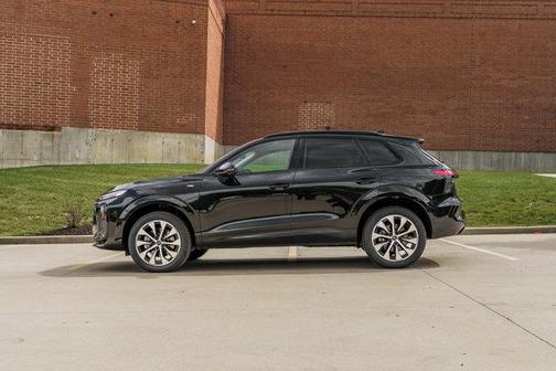 Mythos Black Metallic 2026 Audi Q3 TFSI quattro S tronic