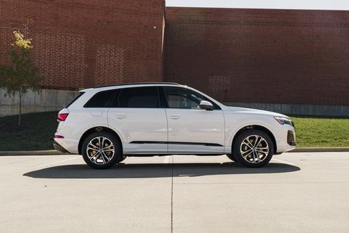 2026 Audi Q7 45 Premium Plus