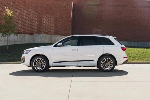 2026 Audi Q7 45 Premium Plus