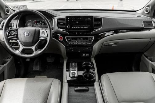2022 Honda Pilot Touring 8-Passenger