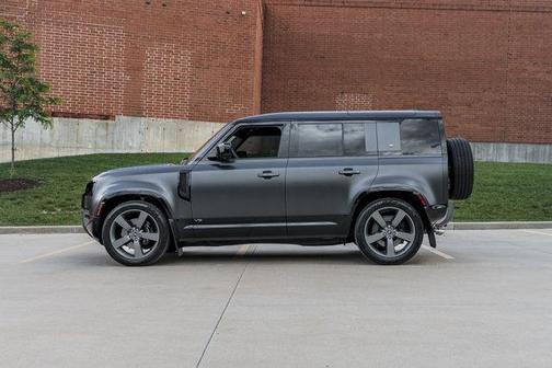 Carpathian Grey Premium Metallic 2024 Land Rover Defender 110 P525 Carpathian Edition