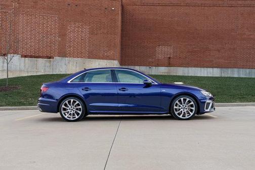 2022 Audi A4 45 S line Premium Plus